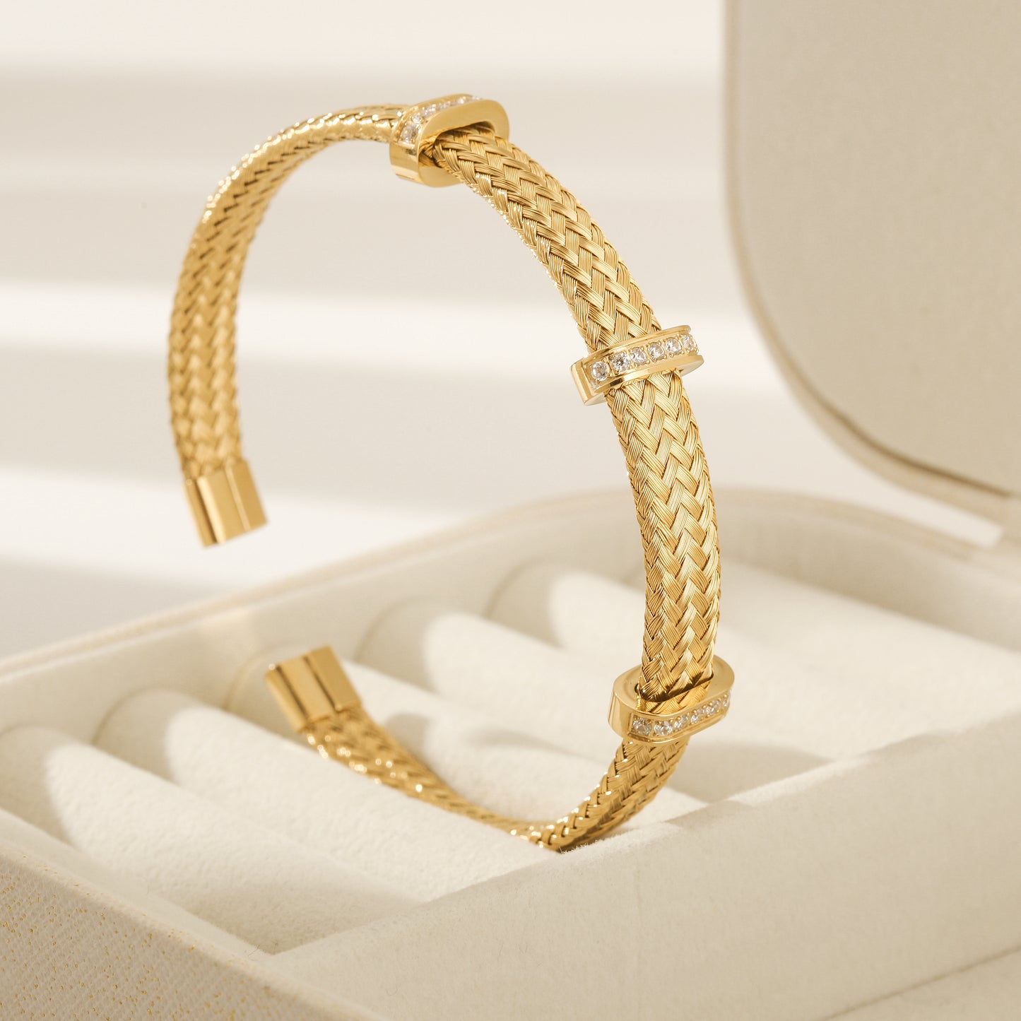 Load image into Gallery viewer, GOLD CUFF WITH TRIPLE

