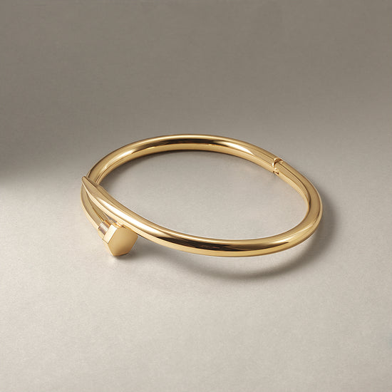 Sharp pointed smooth surface bracelet-NSB1423ST