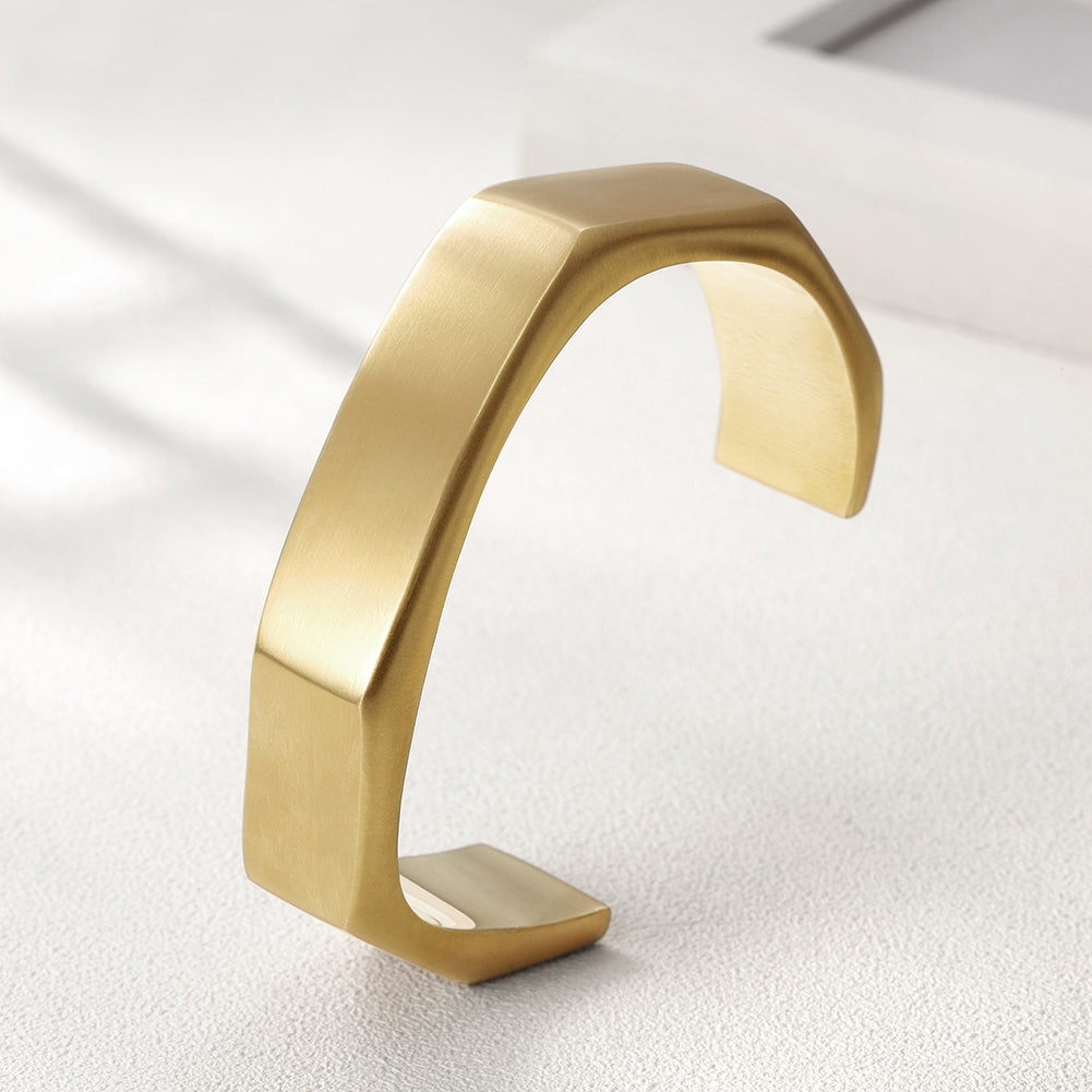 Twisted C-shaped bracelet-NSB1607ST