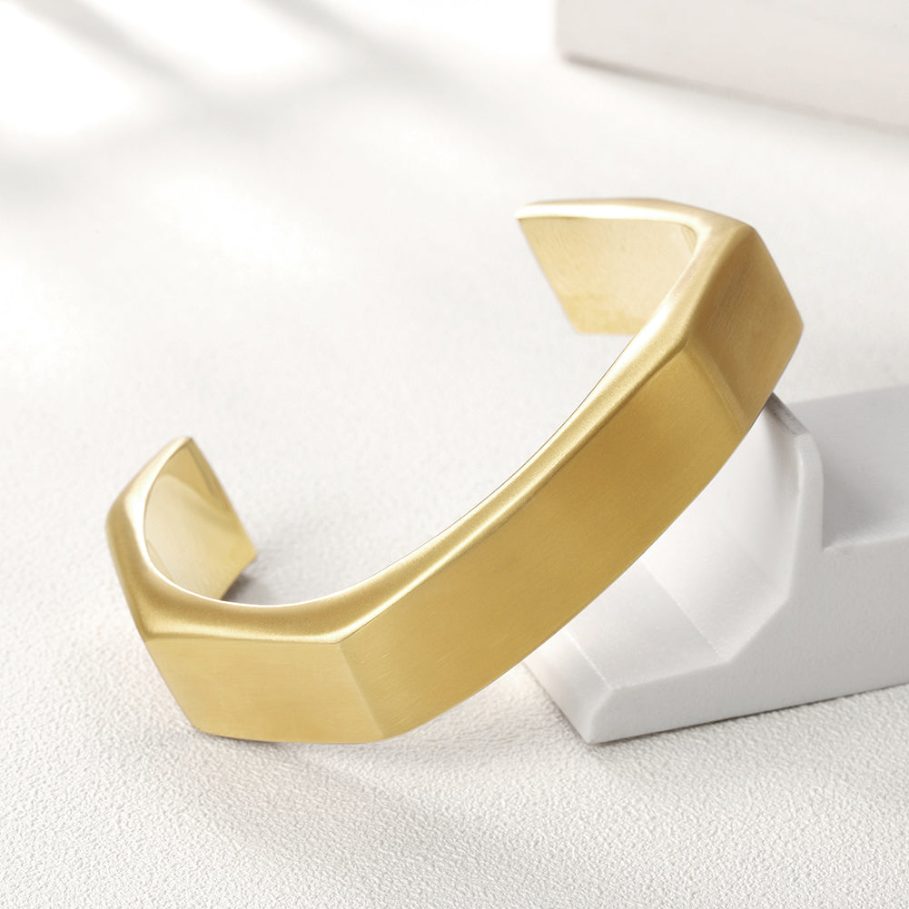 Twisted C-shaped bracelet-NSB1607ST
