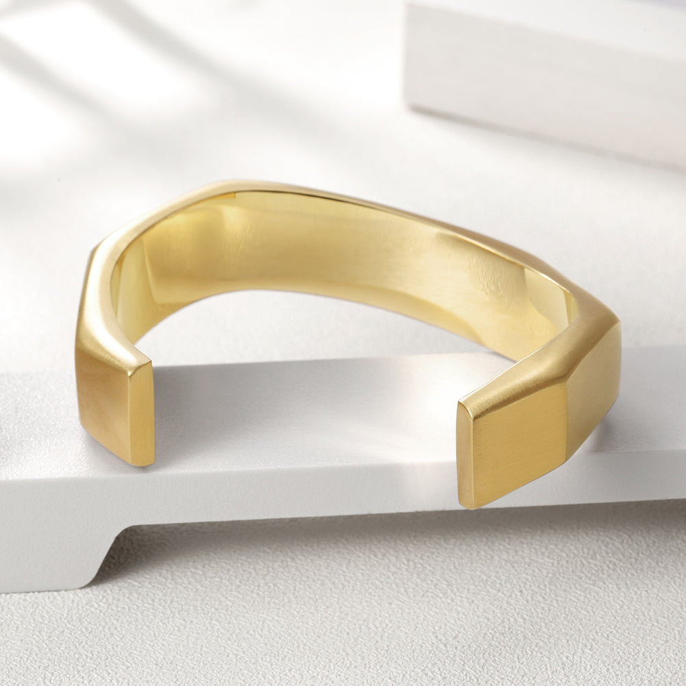Twisted C-shaped bracelet-NSB1607ST