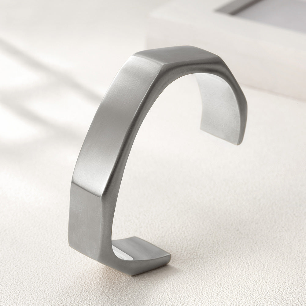 Twisted C-shaped bracelet-NSB1607ST