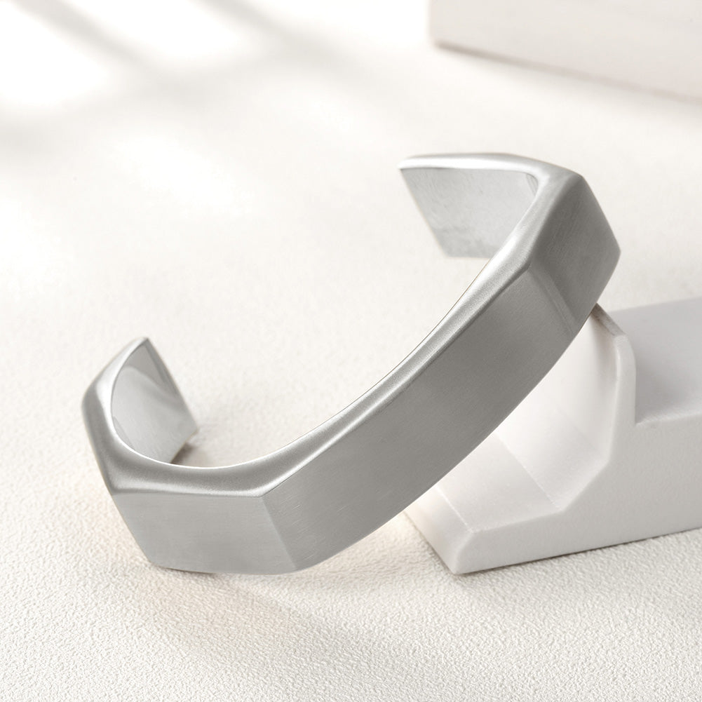 Twisted C-shaped bracelet-NSB1607ST