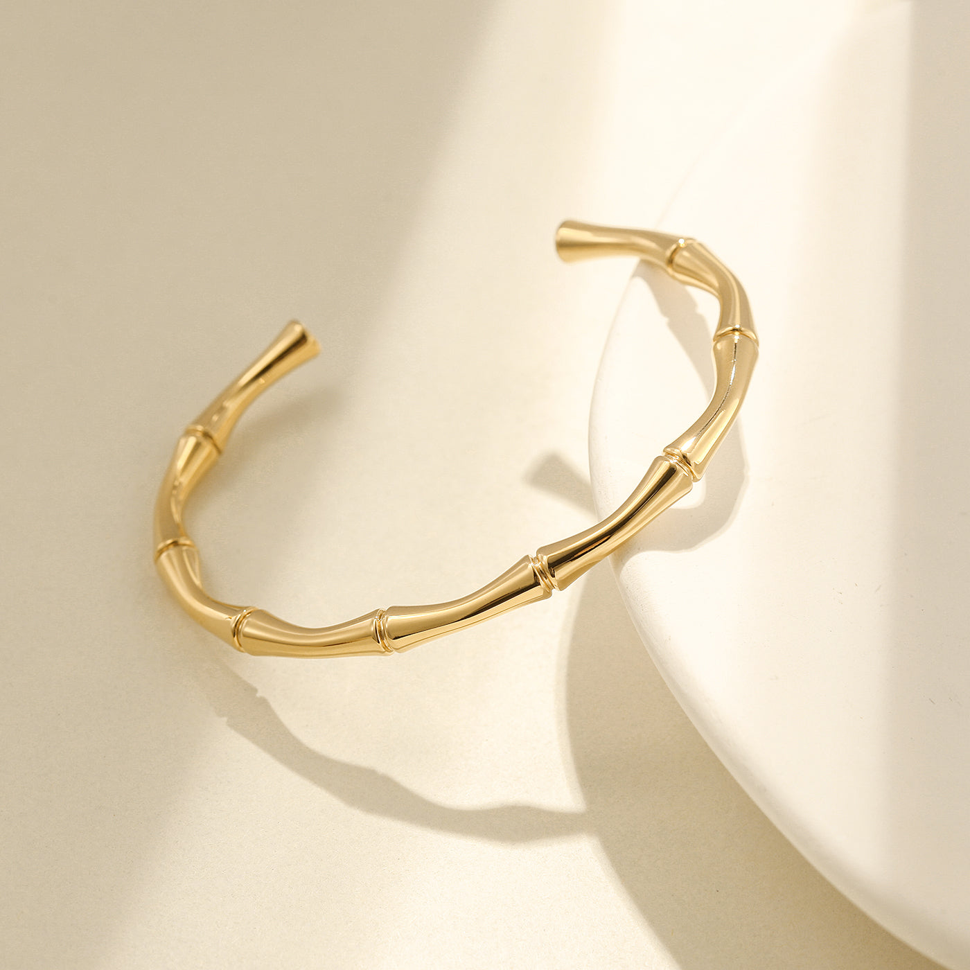 Bone C-shaped bracelet-NSB1811ST