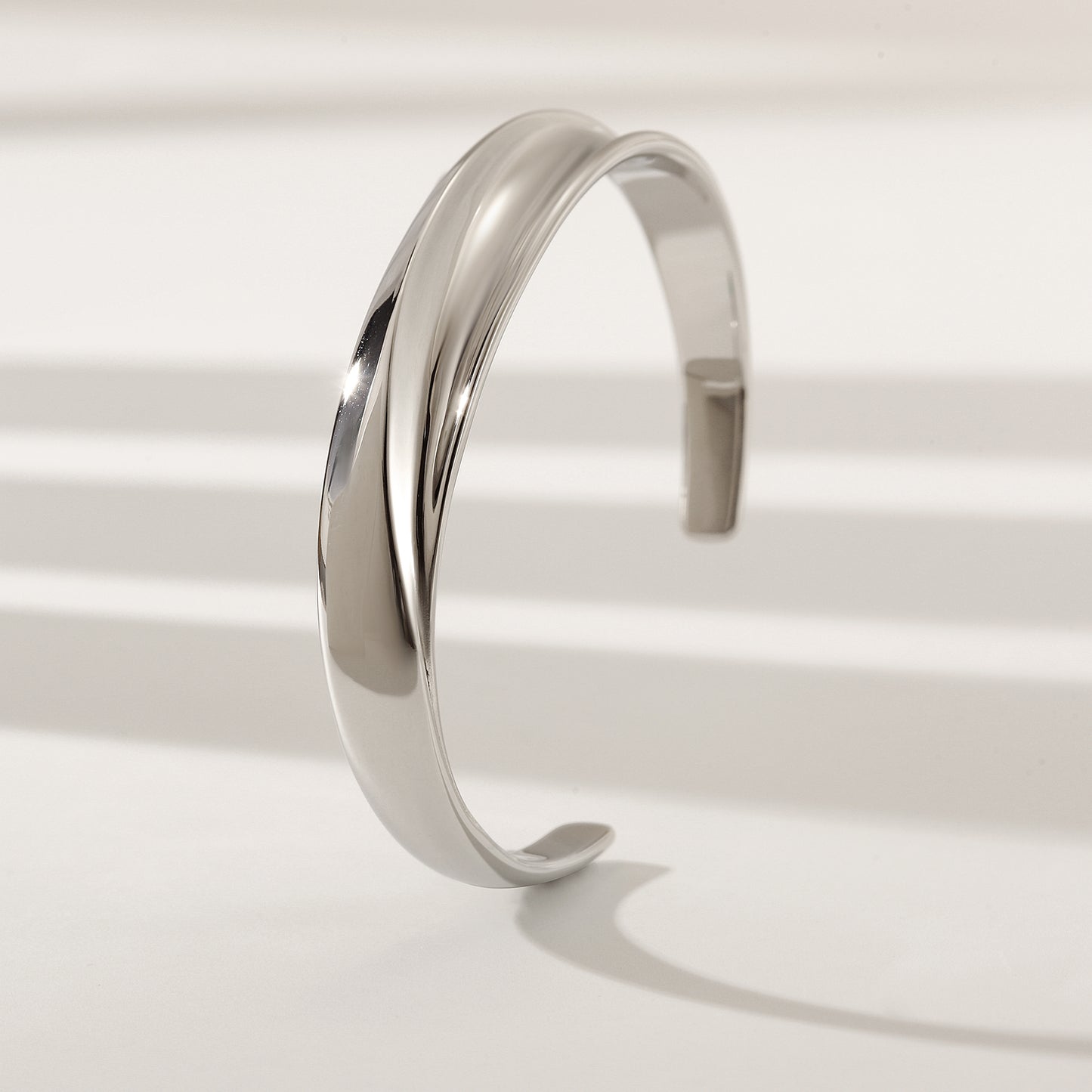 Silver Large C Smooth Bracelet-NSB1878STWG