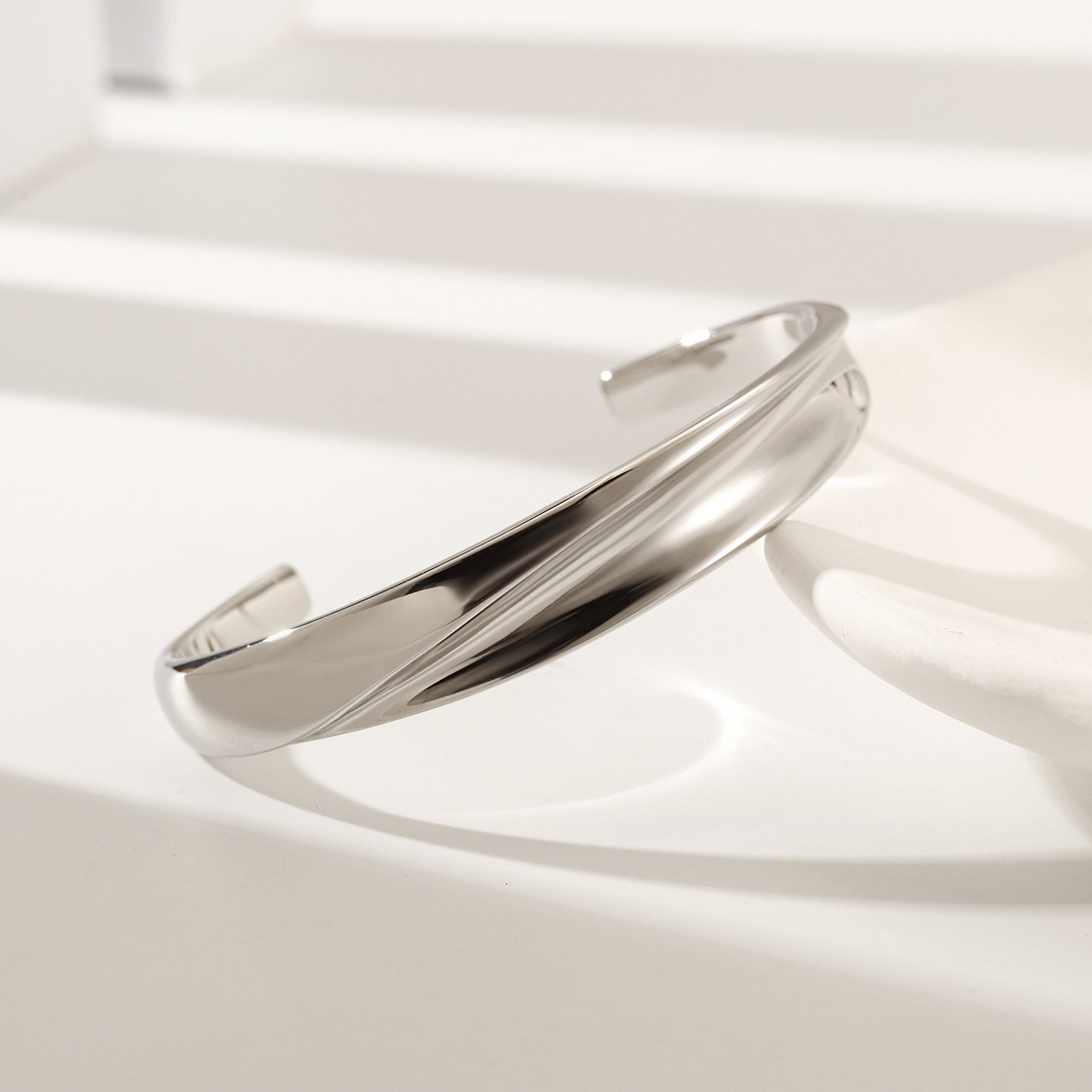 Silver Large C Smooth Bracelet-NSB1878STWG