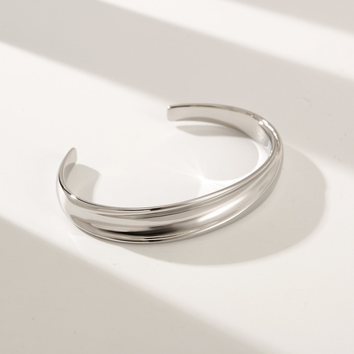 Silver Large C Smooth Bracelet-NSB1878STWG