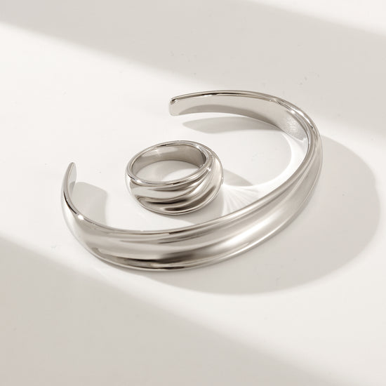 Silver Large C Smooth Bracelet-NSB1878STWG