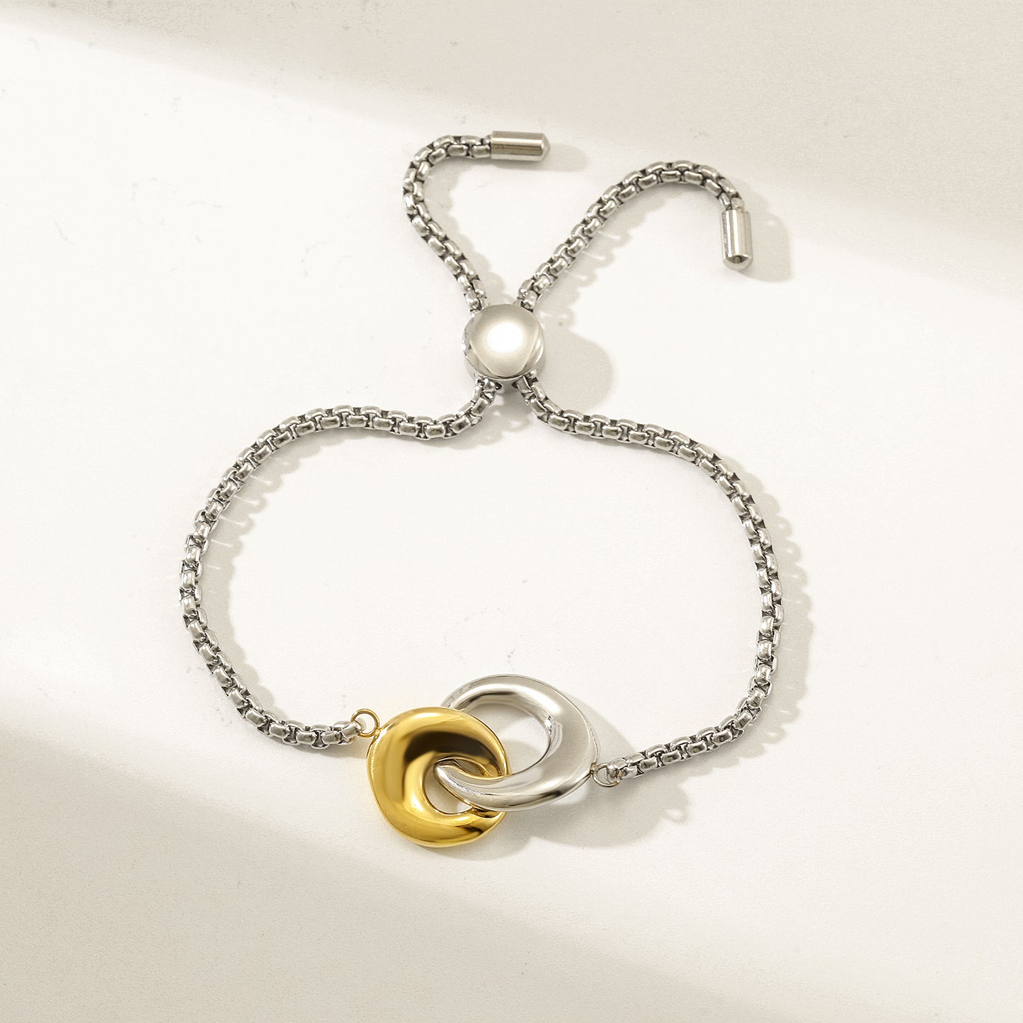 Load image into Gallery viewer, Two Tone Linked Circle Bracelet
