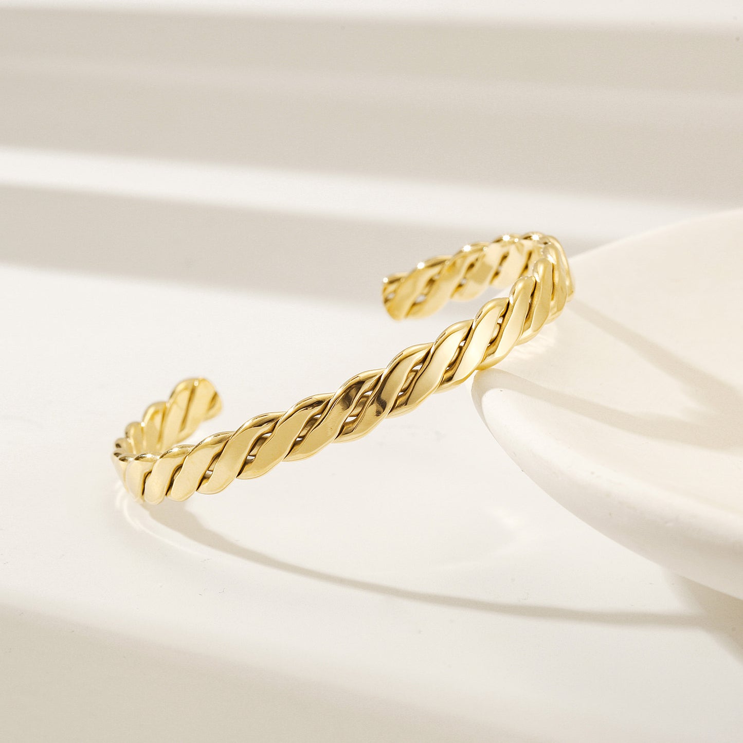 Golden cable C-shaped bracelet-NSB1928STGC