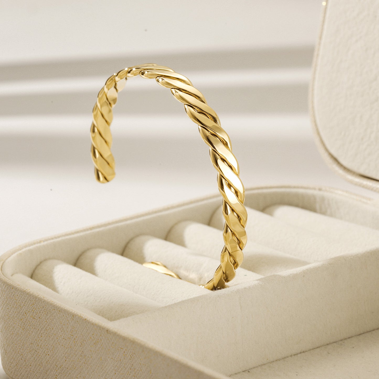Golden cable C-shaped bracelet-NSB1928STGC