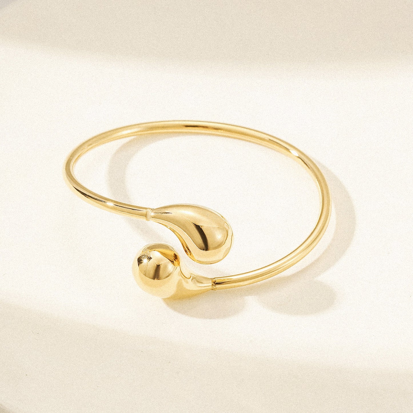 Golden Twisted Smooth Bracelet-NSB1940STGC