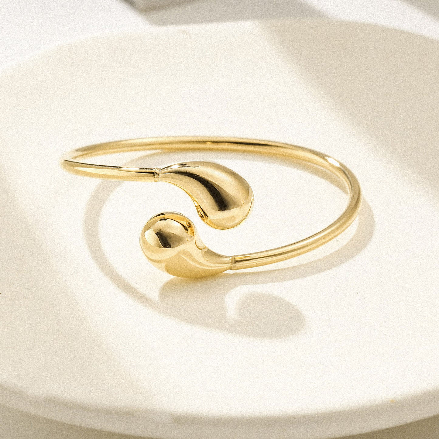 Golden Twisted Smooth Bracelet-NSB1940STGC