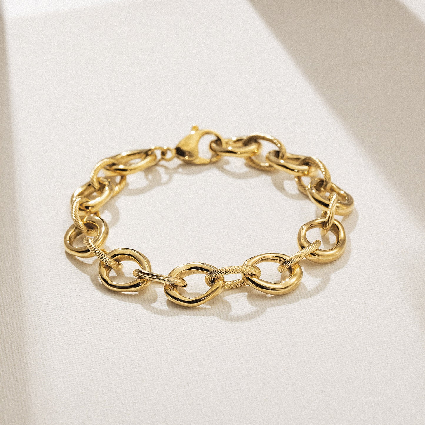 Golden circular bracelet-NSB1941STGC-8