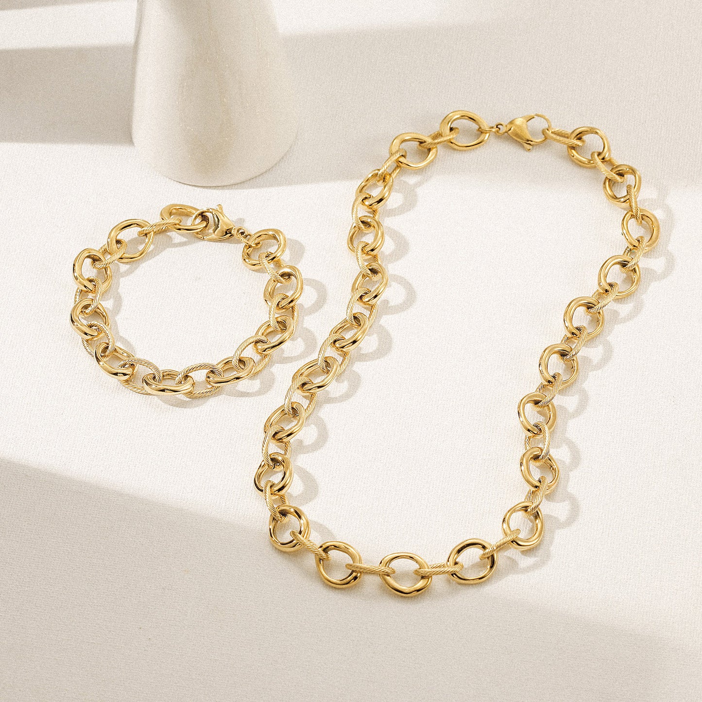 Golden circular bracelet-NSB1941STGC-8
