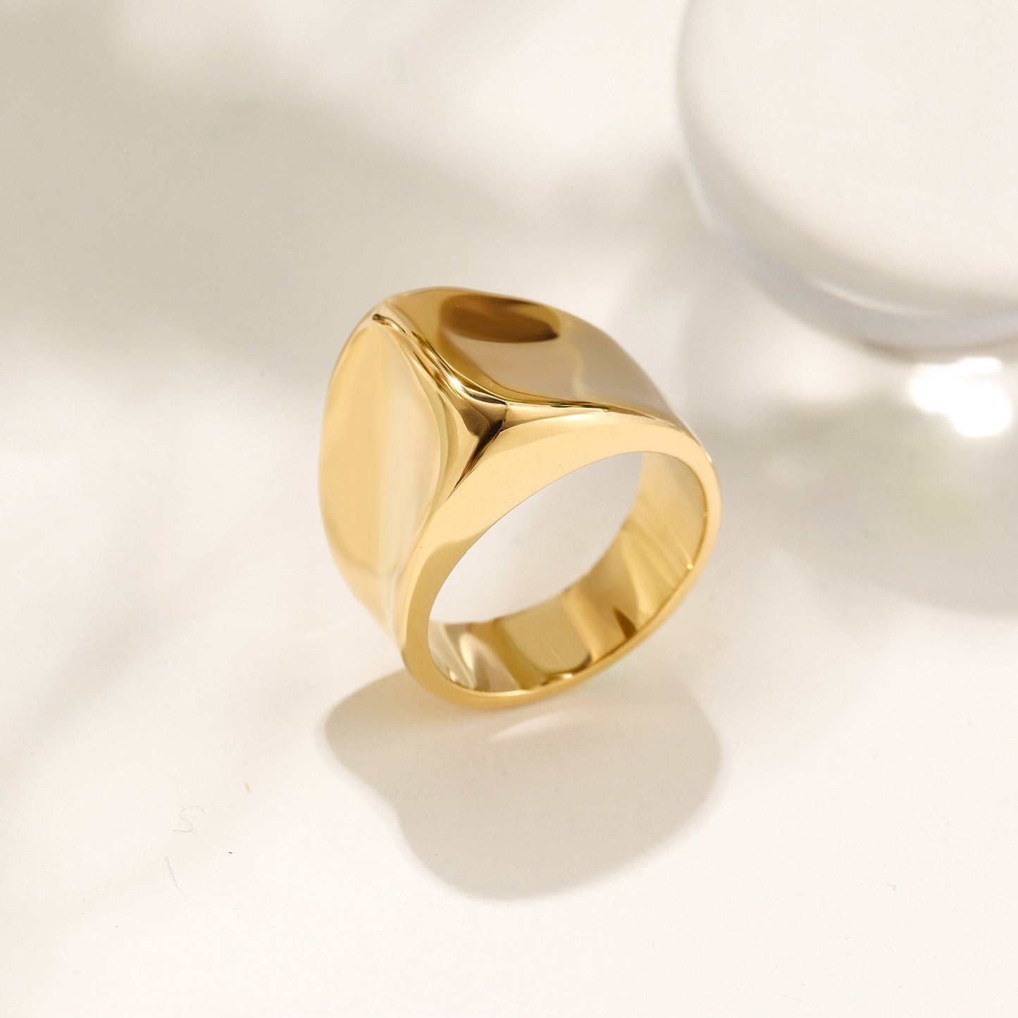 Exaggerated smooth ring-NSR179STGC