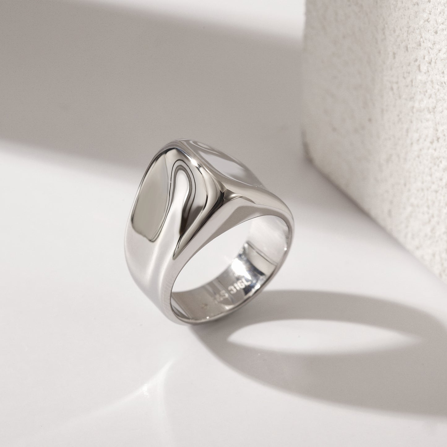 Exaggerated smooth ring-NSR179STWG