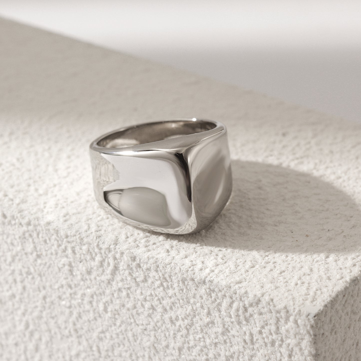 Exaggerated smooth ring-NSR179STWG