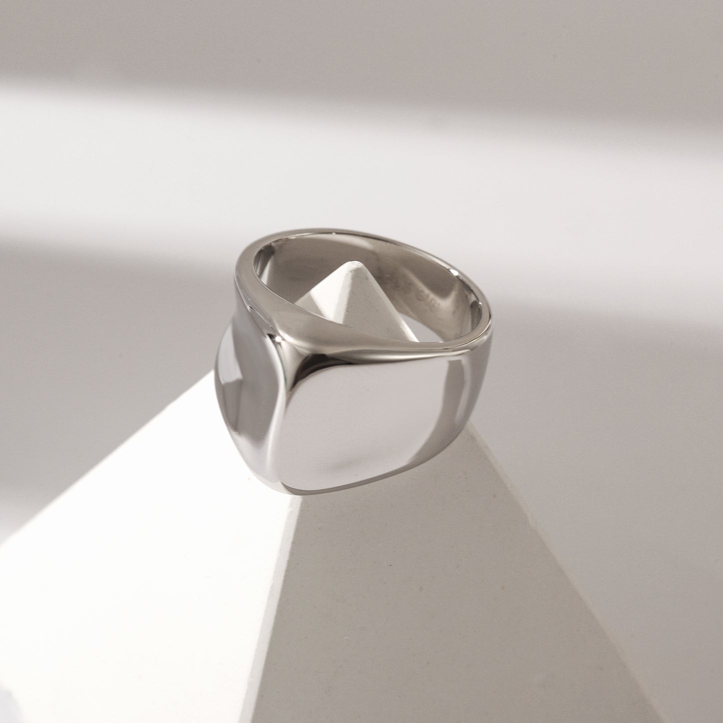 Exaggerated smooth ring-NSR179STWG