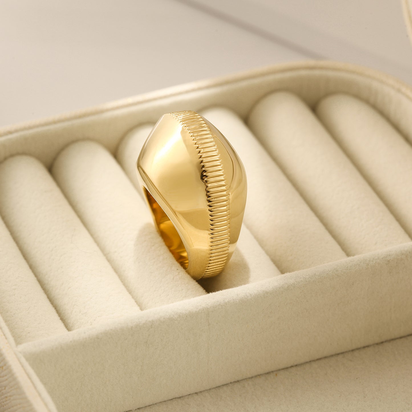 Exaggerated Shell Ring-NSR180STGC
