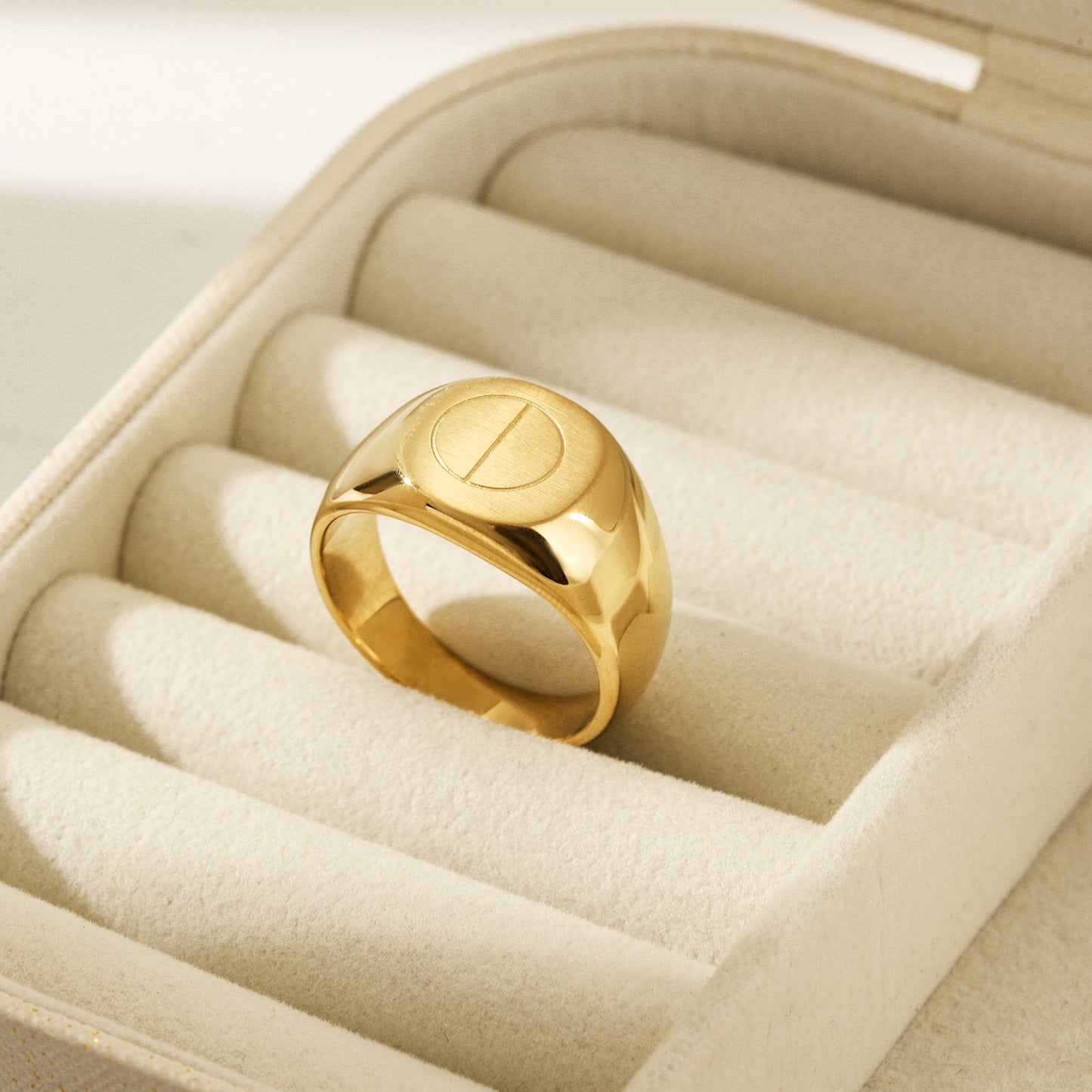 Design exaggerated ring-NSR218STGC