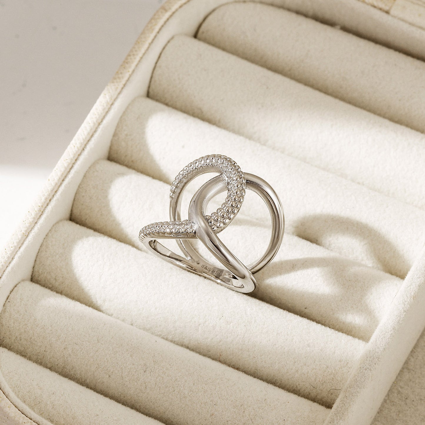Twisted irregular ring-NSR235STWG