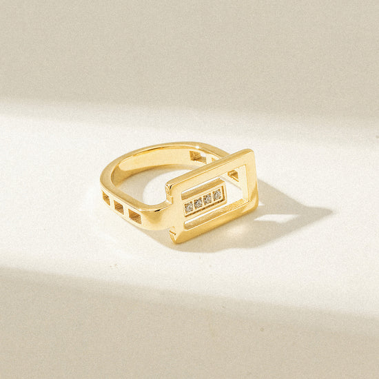 Creative G-shaped ring-NSR252STGCZD