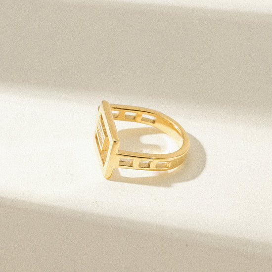 Creative G-shaped ring-NSR252STGCZD