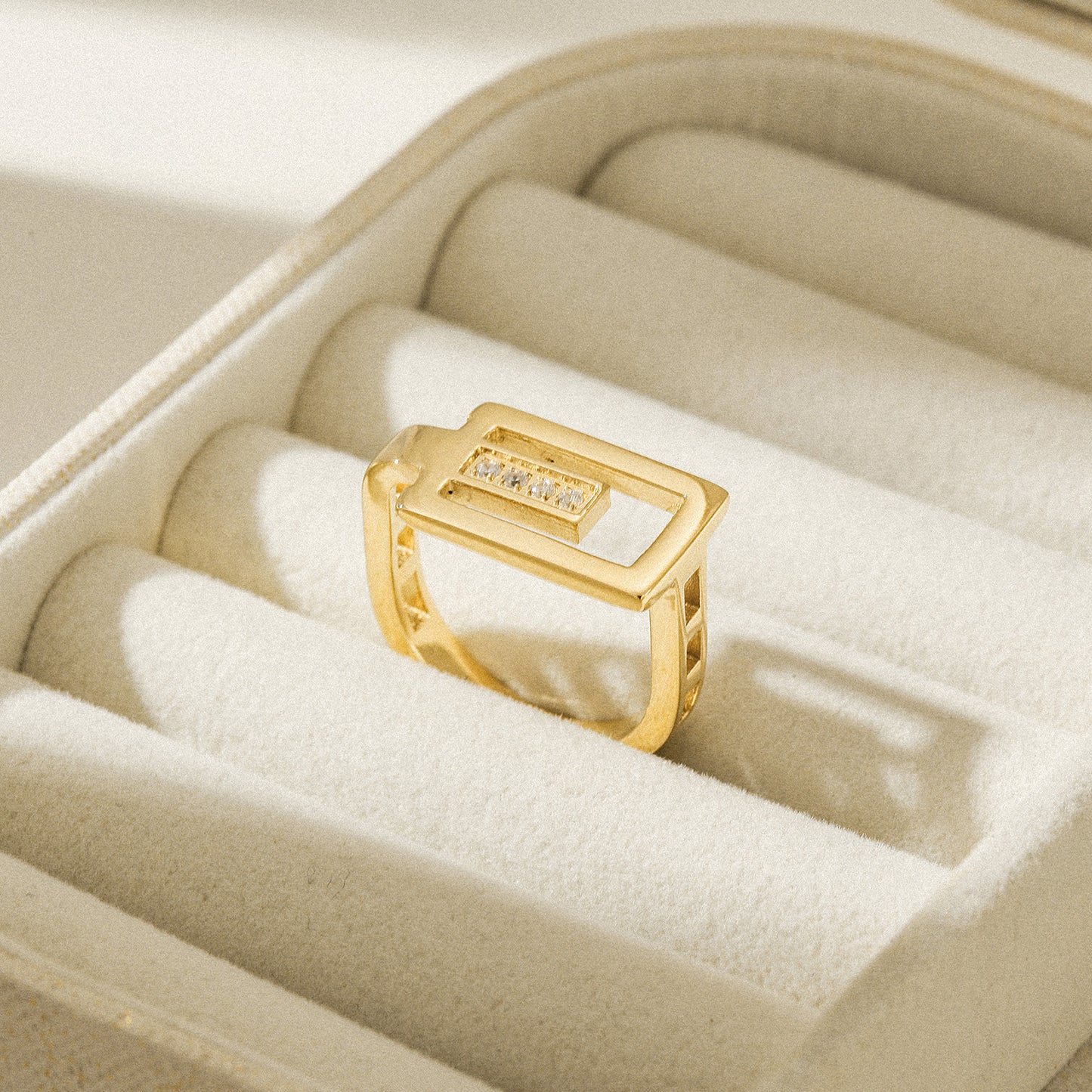 Creative G-shaped ring-NSR252STGCZD