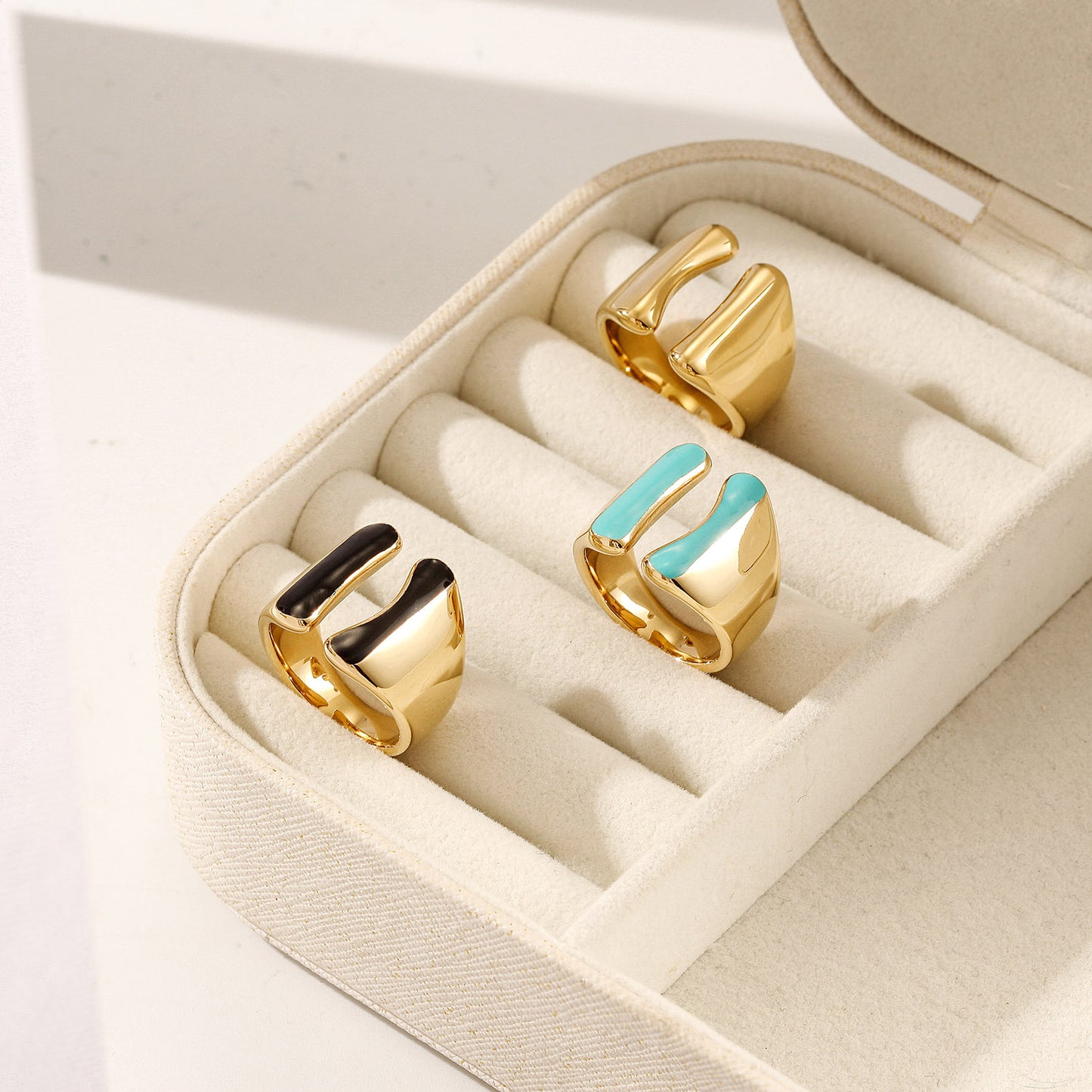 Intermediate color exaggerated smooth ring-NSR261STGCBU