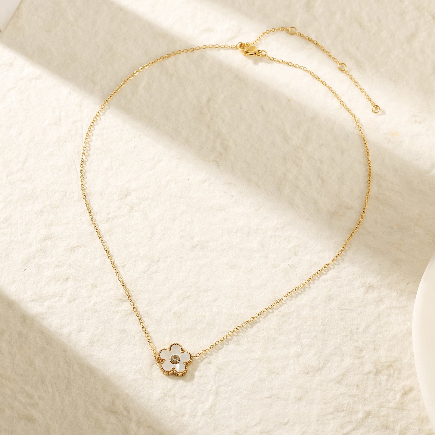 White floral necklace-NSSN861STGCWT