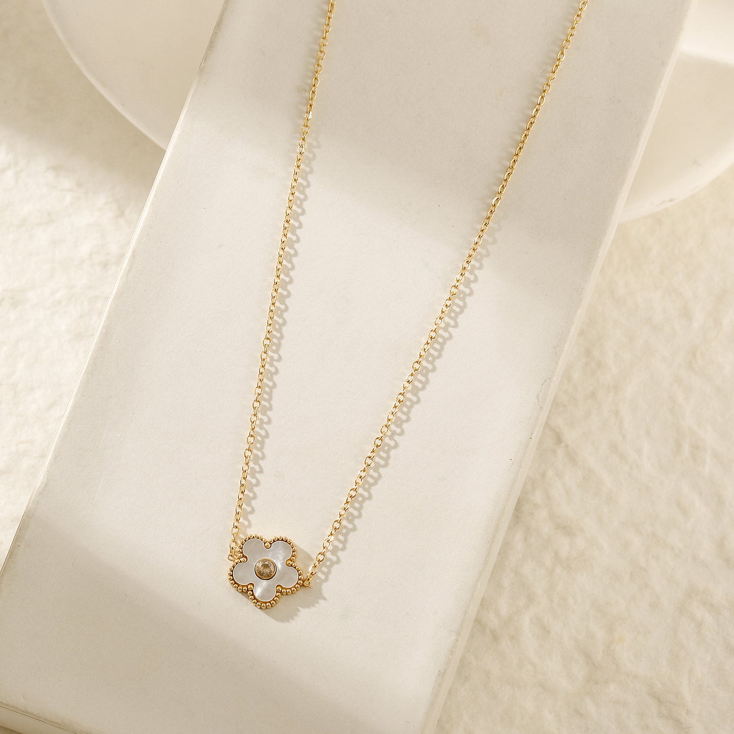 White floral necklace-NSSN861STGCWT