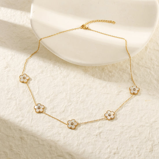Five white floral necklaces-NSSN862STGCWT