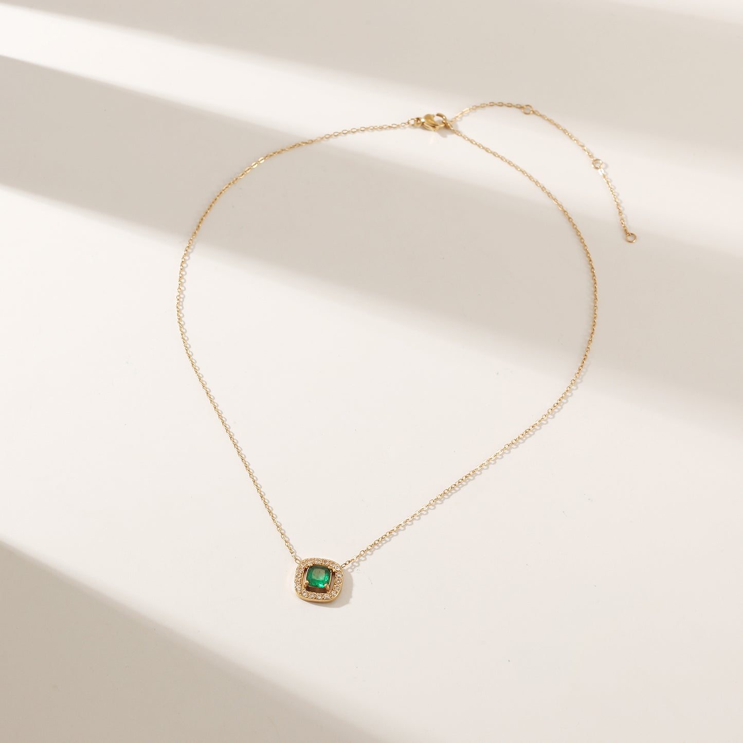 Emerald Gemstone Pendant Necklace - NSSN866STGCGN