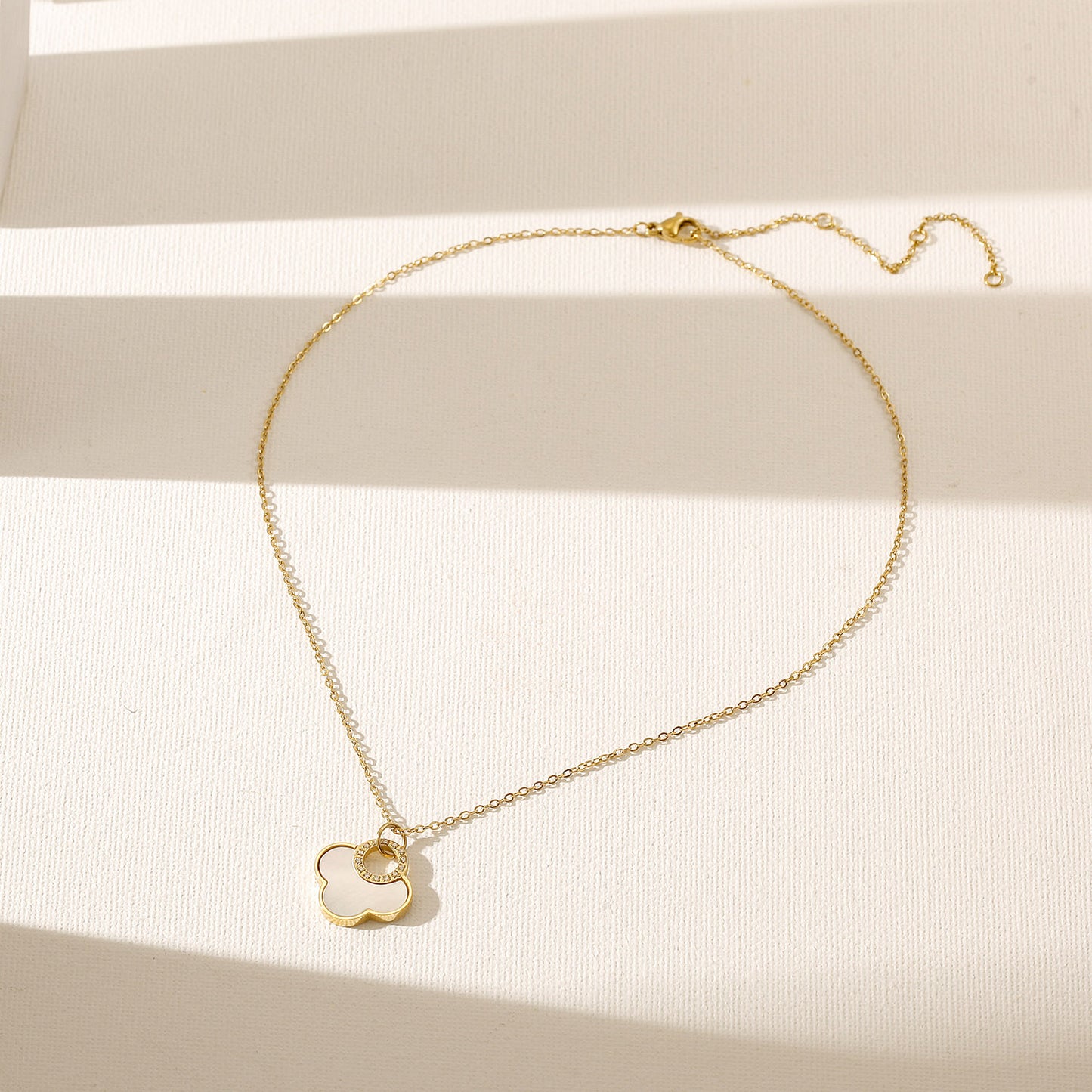 Flower Shell Pendant Necklace - NSSN924STGCWT