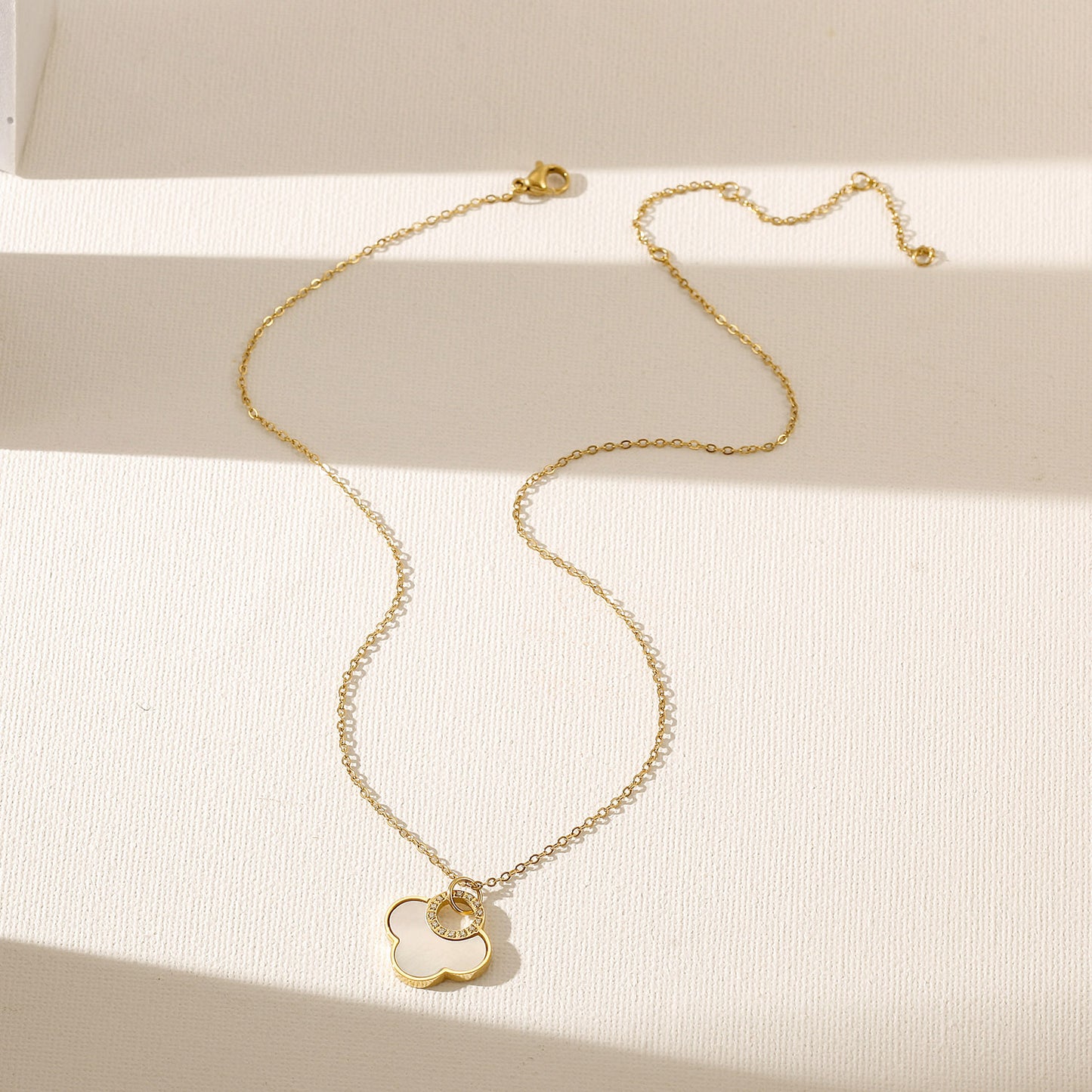 Flower Shell Pendant Necklace - NSSN924STGCWT