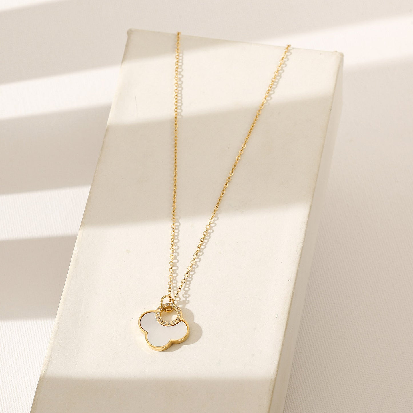 Flower Shell Pendant Necklace - NSSN924STGCWT
