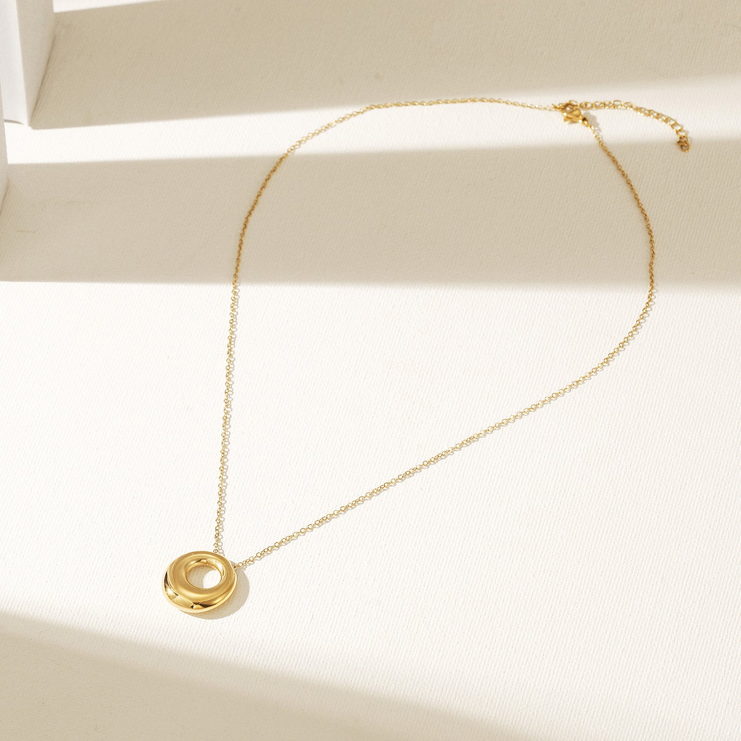 Letter O Gold Necklace - NSSN949STGC-O