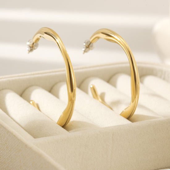 Load image into Gallery viewer, Twisted gold C-shaped earrings-SCE448STMC
