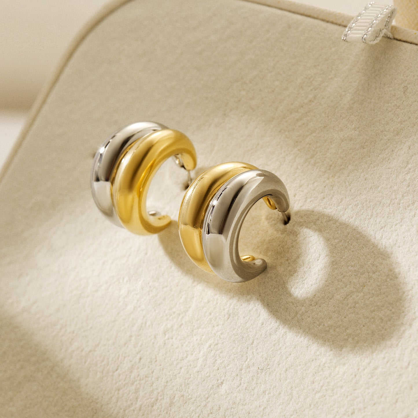 Mid color C-shaped earrings-SCE461STMC