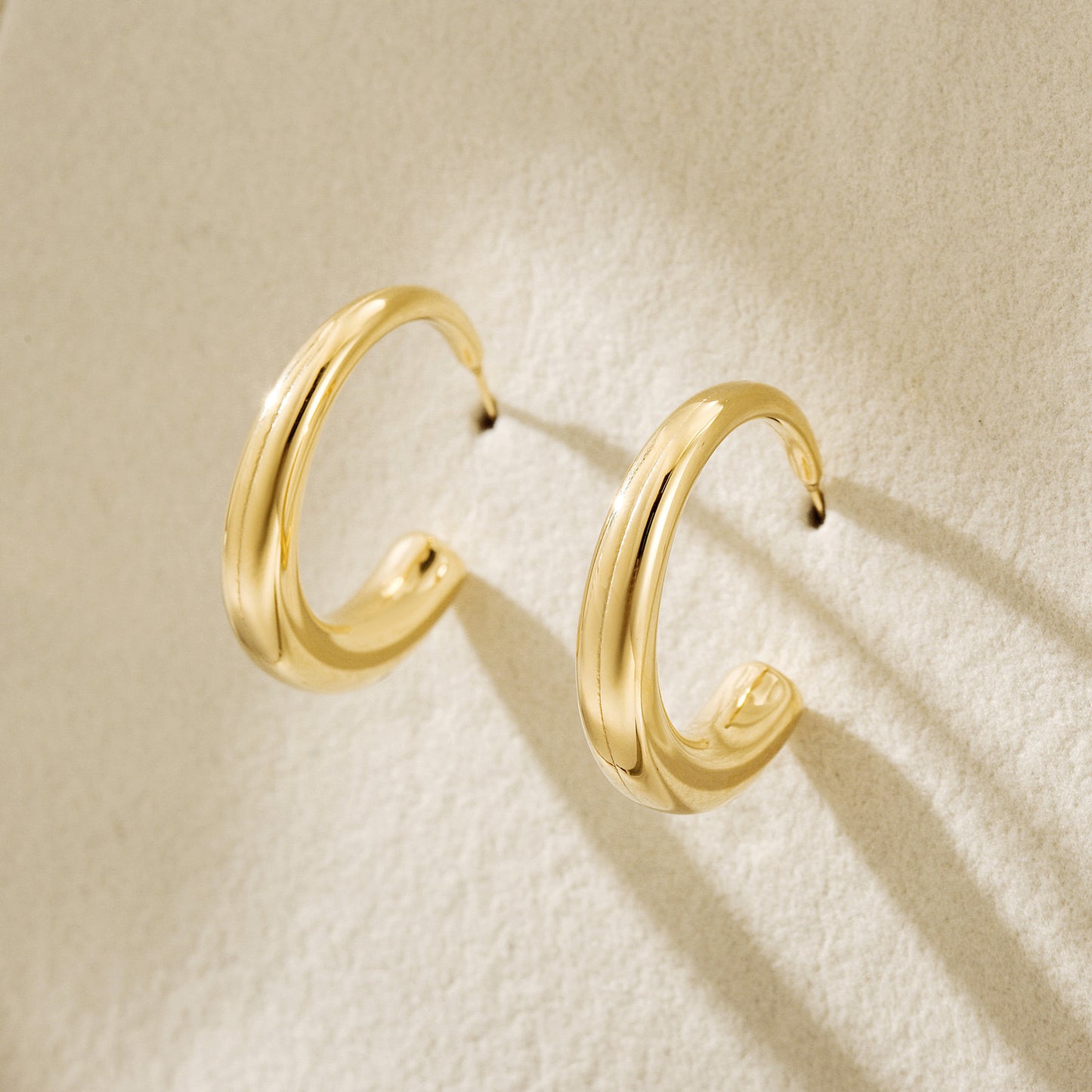 Large C stainless steel smooth earrings-SCE465STMC