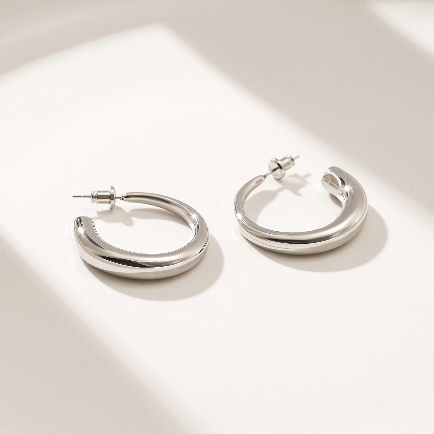 Large C stainless steel smooth earrings-SCE465STWG