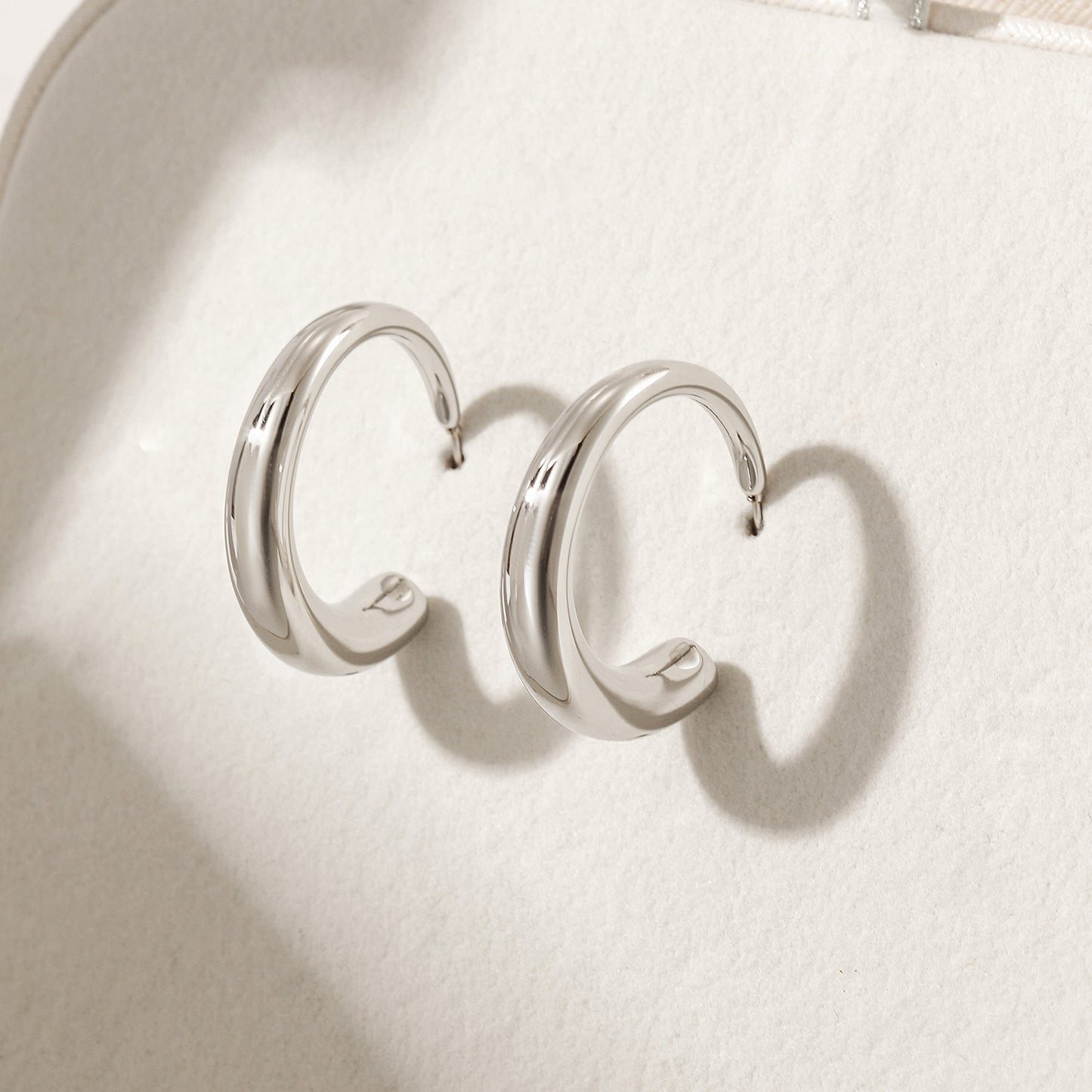 Large C stainless steel smooth earrings-SCE465STWG