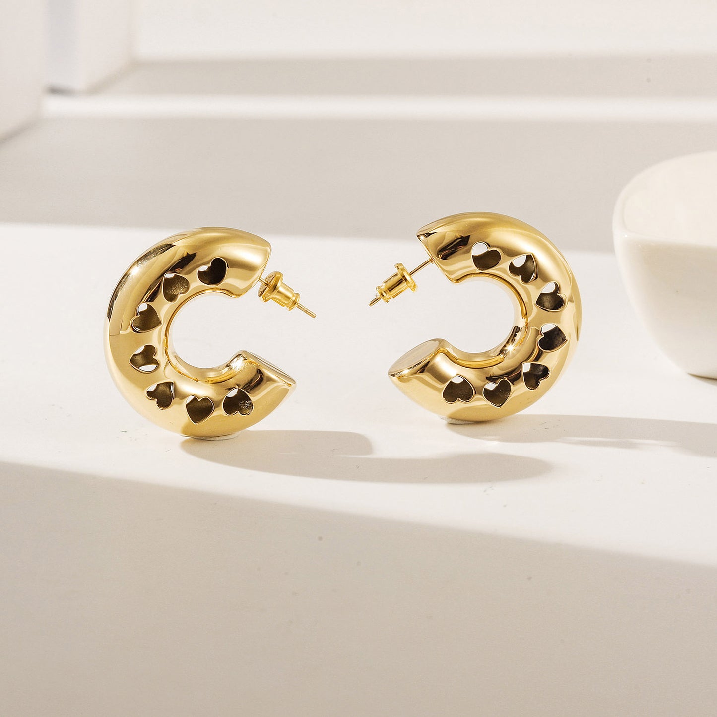C-shaped heart-shaped hollow earrings-SCE514STGC