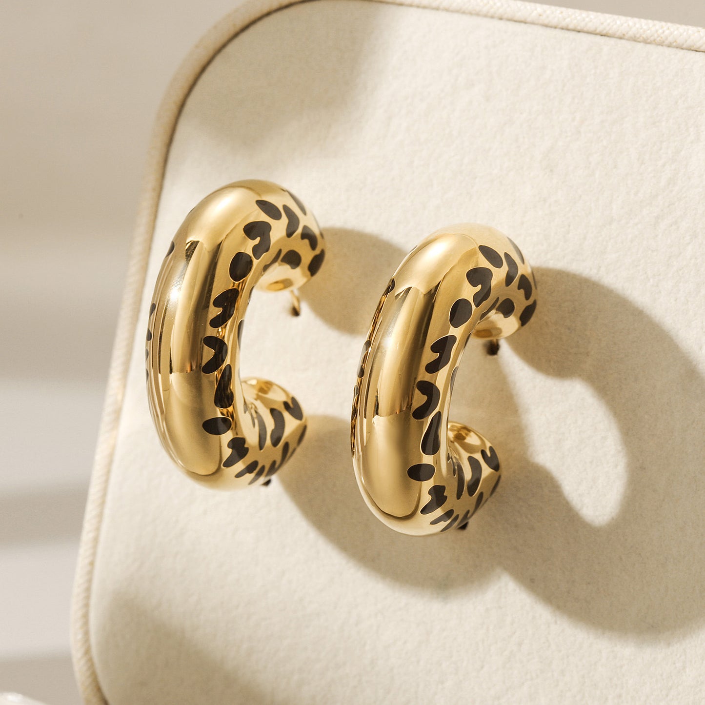C-shaped Creative Hollow Earrings-SCE516STGC