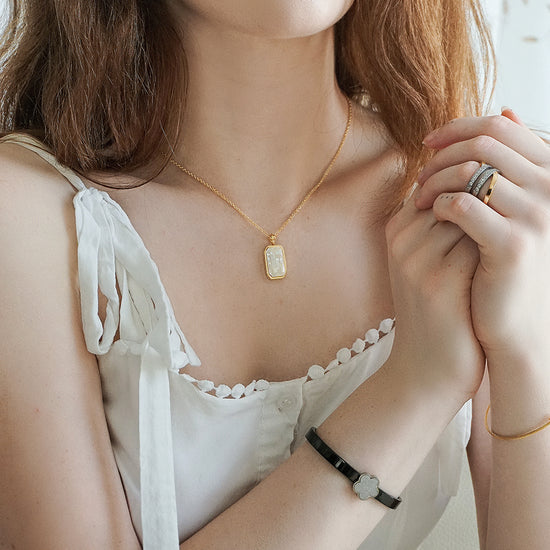 GRID NATURAL SHELL PENDANT NECKLACE