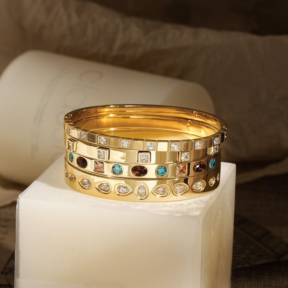 ALTERNATE PAVÉ STONE HINGED BANGLE