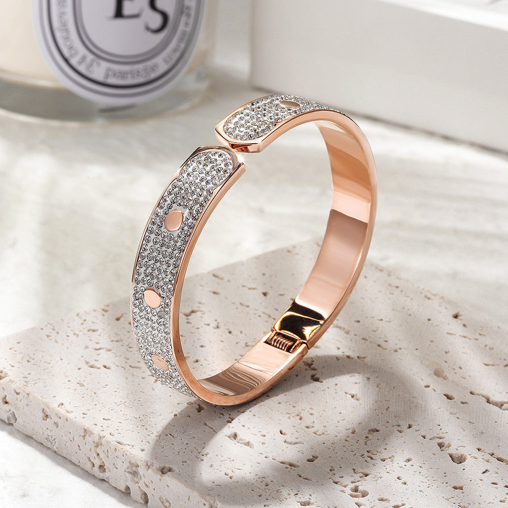 WIDE PAVÉ BANGLE