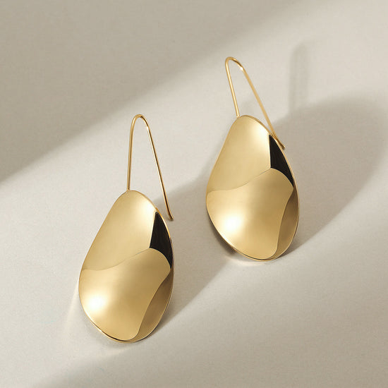 Load image into Gallery viewer, Waved-Sharp Leaf Earrings
