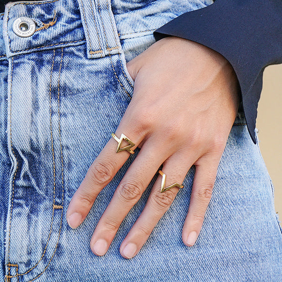 V-Shape Geometric Outline Ring